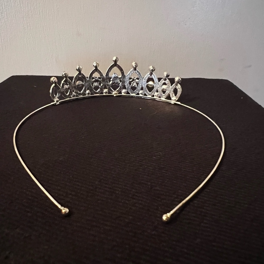 Silver Tiara - Picture 6 of 8